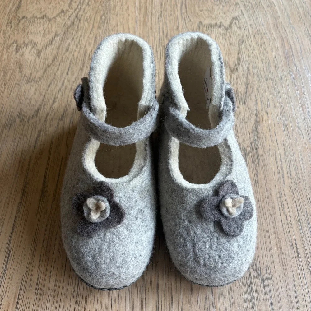 SATCH&SOL Handmade Artisan Wool Felt Mary Jane Slipper Youth Sz 1 Foral Mongolia